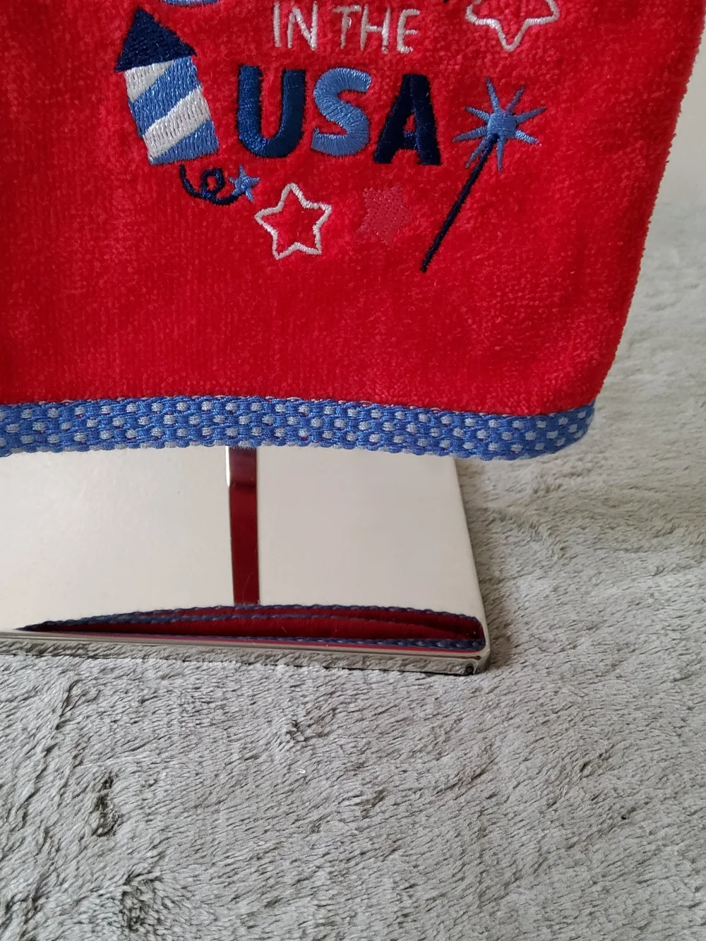 * Celebrate Together Americana “Party in the USA” Patriotic Hand Towel Red